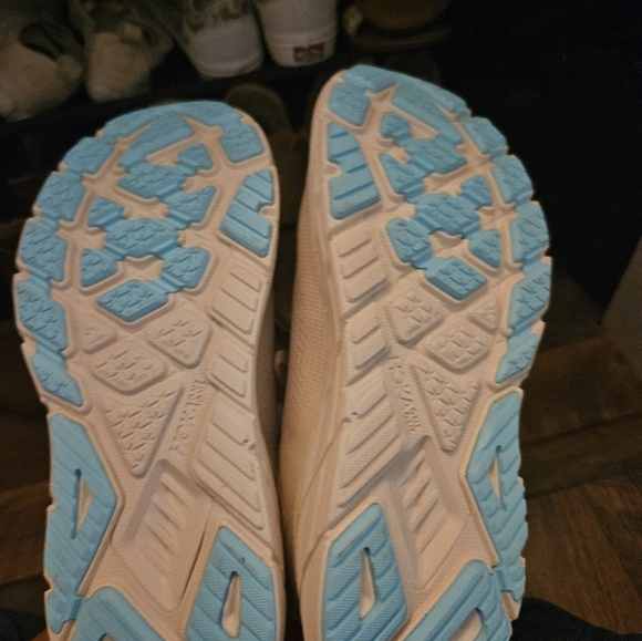 **BRAND NEW** Womens Hoka Arahi 7 size 6.5 Wide - Picture 2 of 2